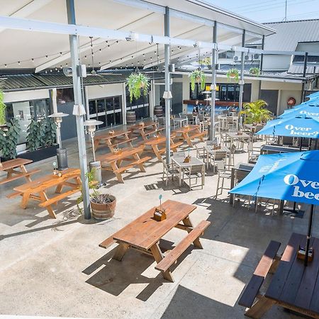 איירלי ביץ' Reef Gateway Hotel מראה חיצוני תמונה