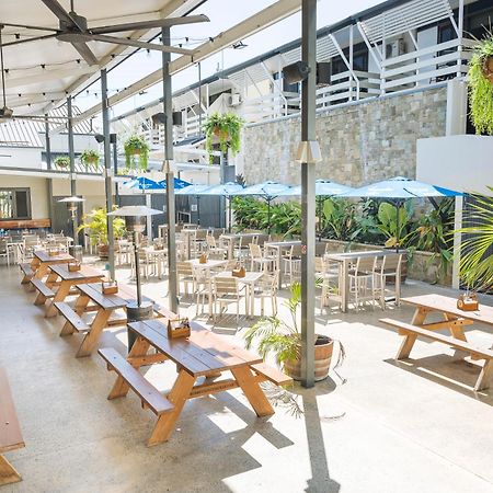 איירלי ביץ' Reef Gateway Hotel מראה חיצוני תמונה