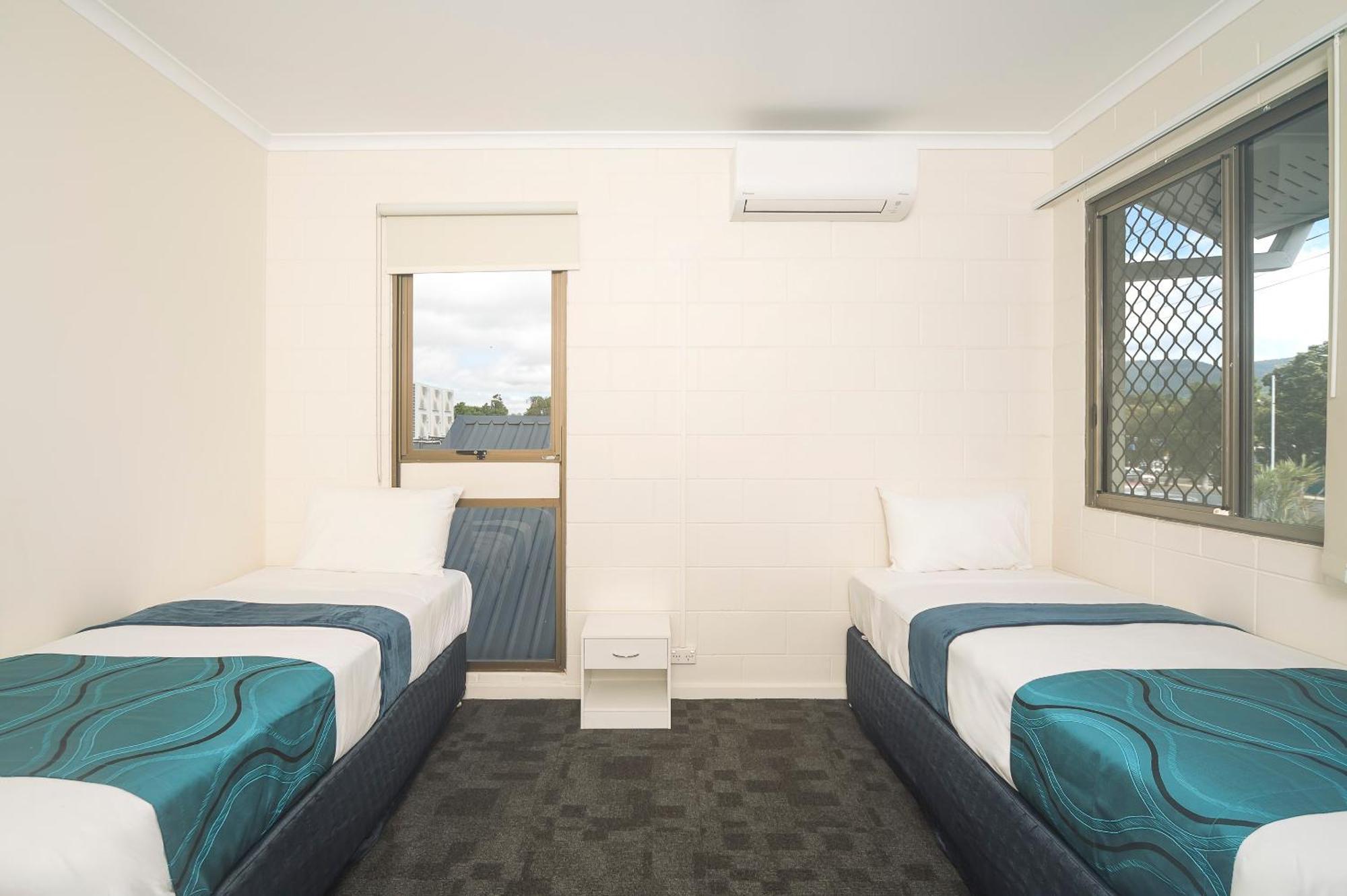 איירלי ביץ' Reef Gateway Hotel מראה חיצוני תמונה