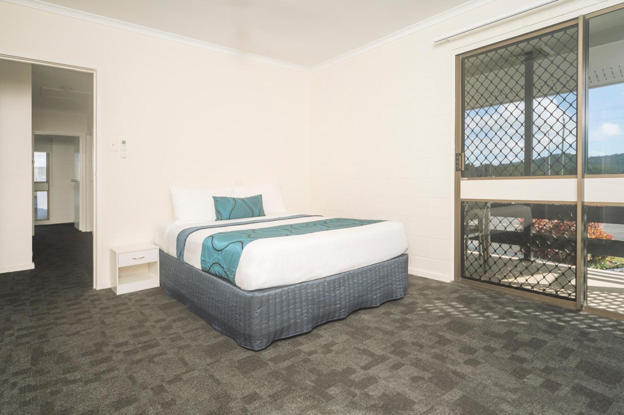 איירלי ביץ' Reef Gateway Hotel מראה חיצוני תמונה