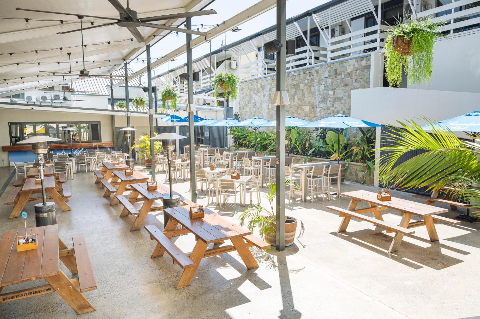 איירלי ביץ' Reef Gateway Hotel מראה חיצוני תמונה