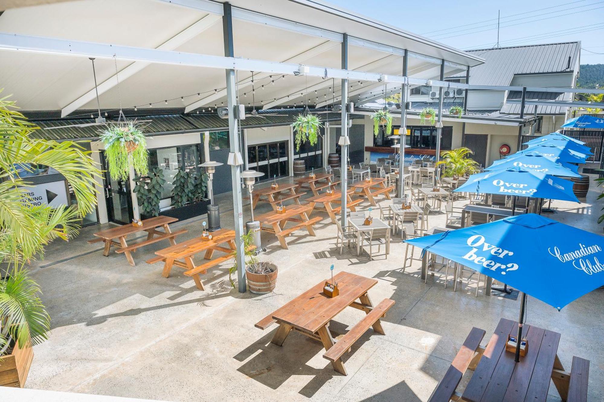 איירלי ביץ' Reef Gateway Hotel מראה חיצוני תמונה