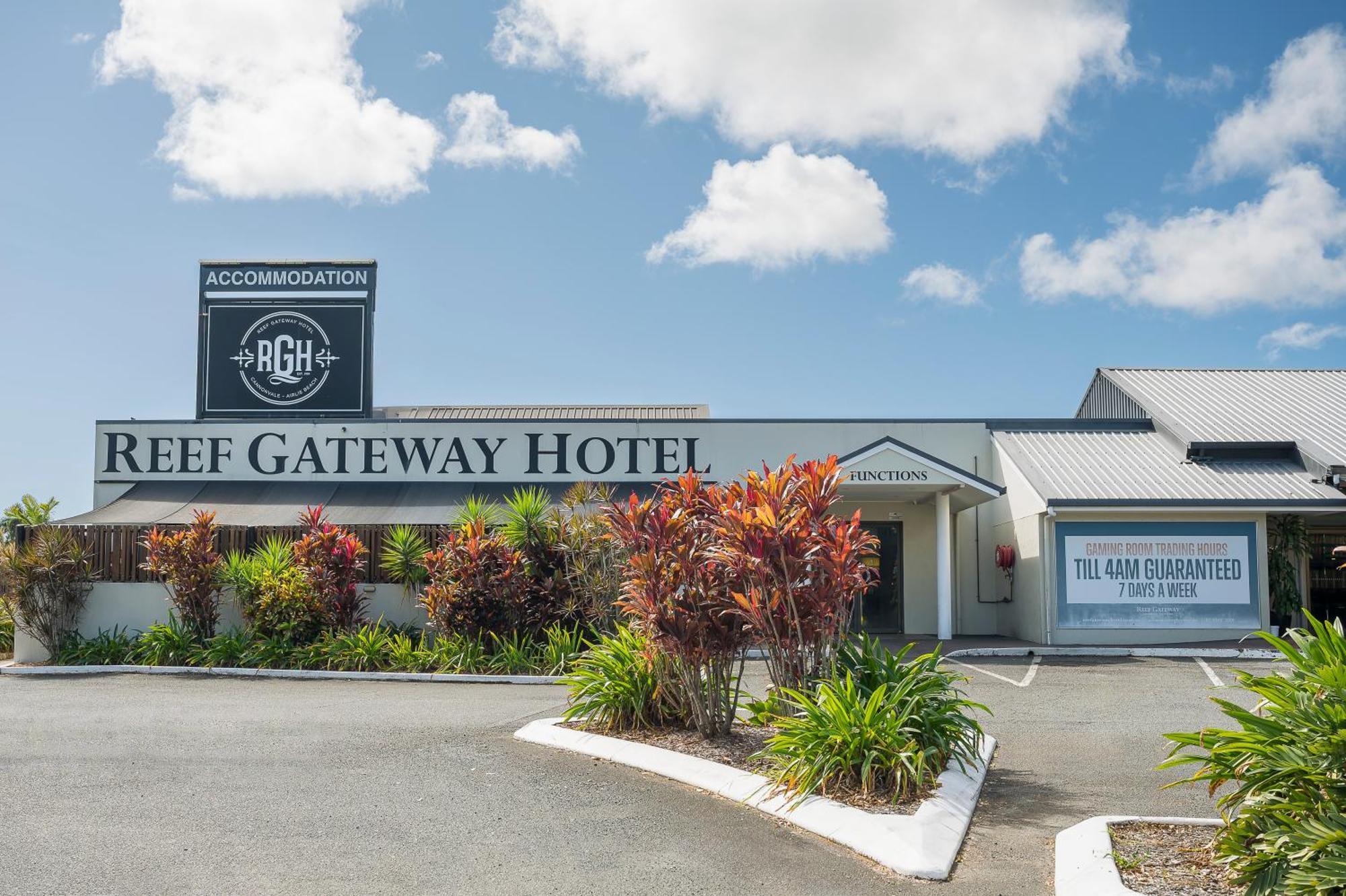 איירלי ביץ' Reef Gateway Hotel מראה חיצוני תמונה