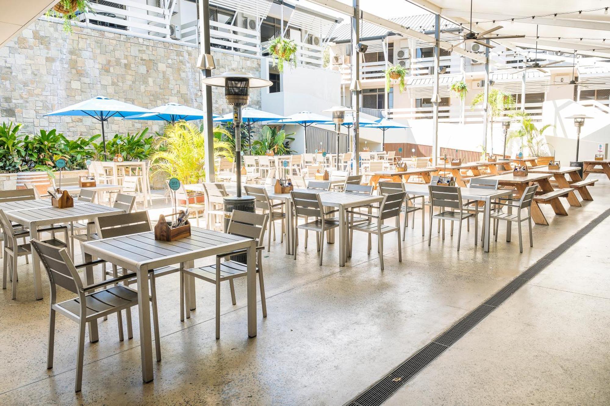 איירלי ביץ' Reef Gateway Hotel מראה חיצוני תמונה