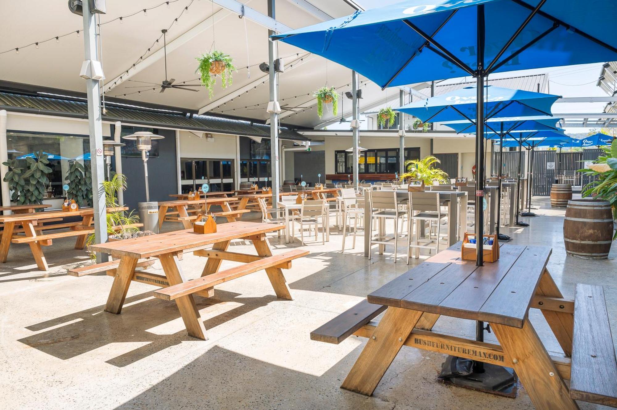 איירלי ביץ' Reef Gateway Hotel מראה חיצוני תמונה