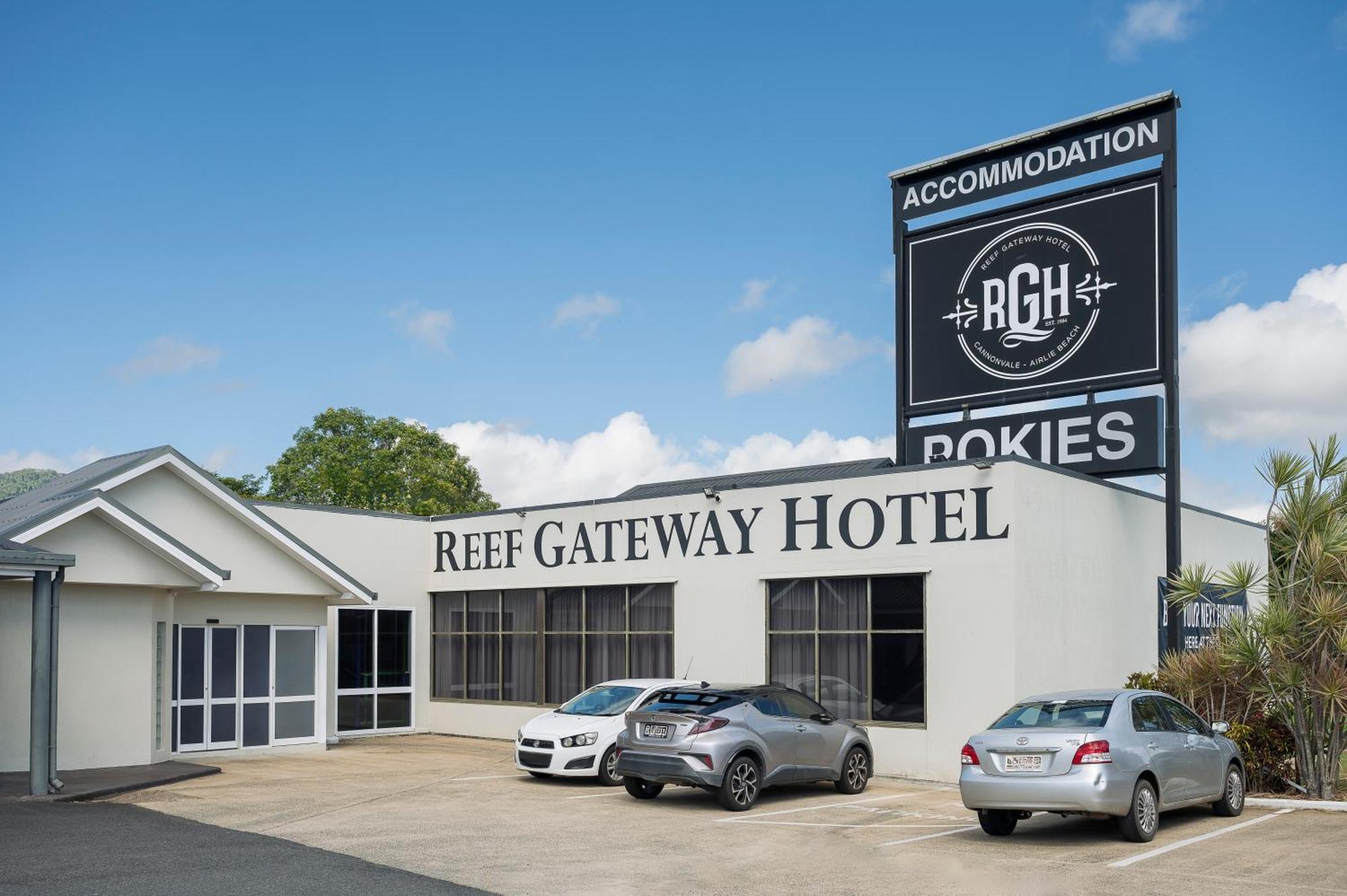 איירלי ביץ' Reef Gateway Hotel מראה חיצוני תמונה