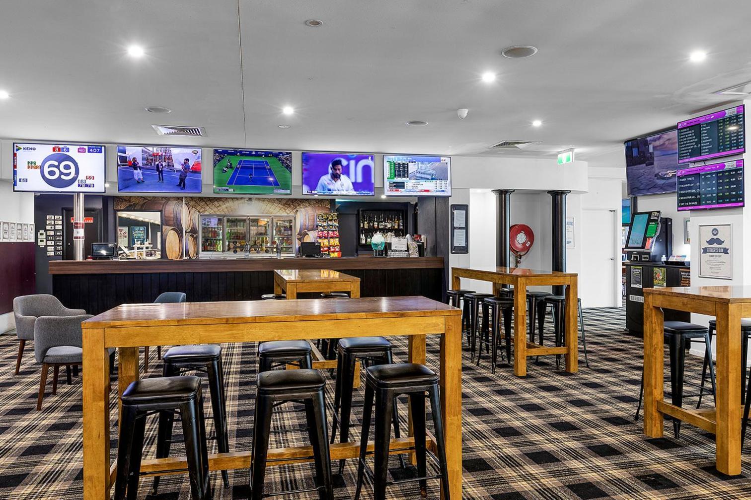איירלי ביץ' Reef Gateway Hotel מראה חיצוני תמונה