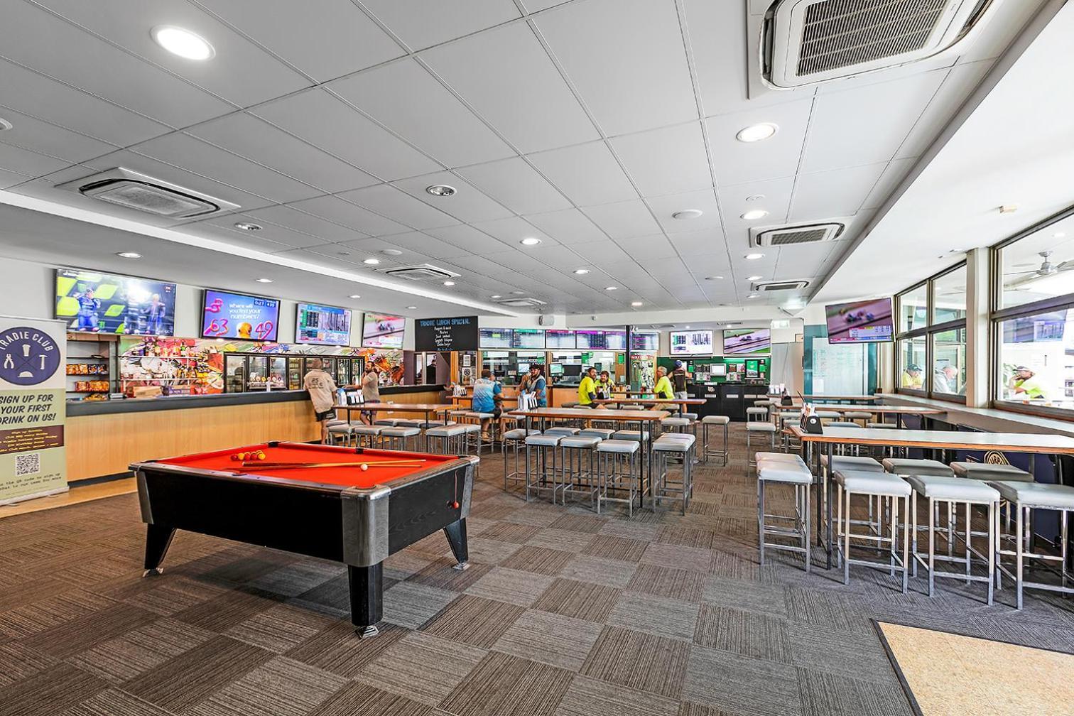 איירלי ביץ' Reef Gateway Hotel מראה חיצוני תמונה