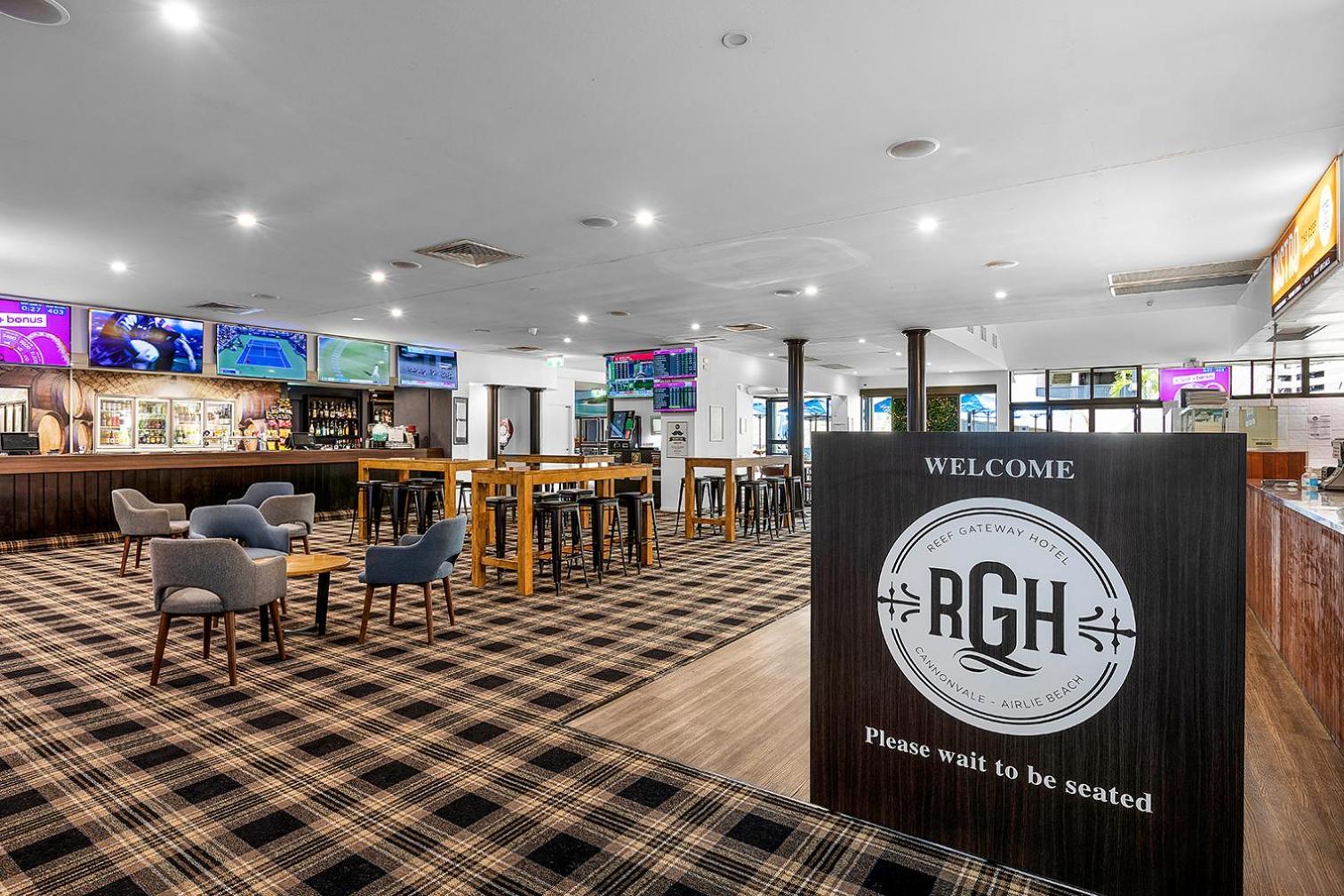 איירלי ביץ' Reef Gateway Hotel מראה חיצוני תמונה