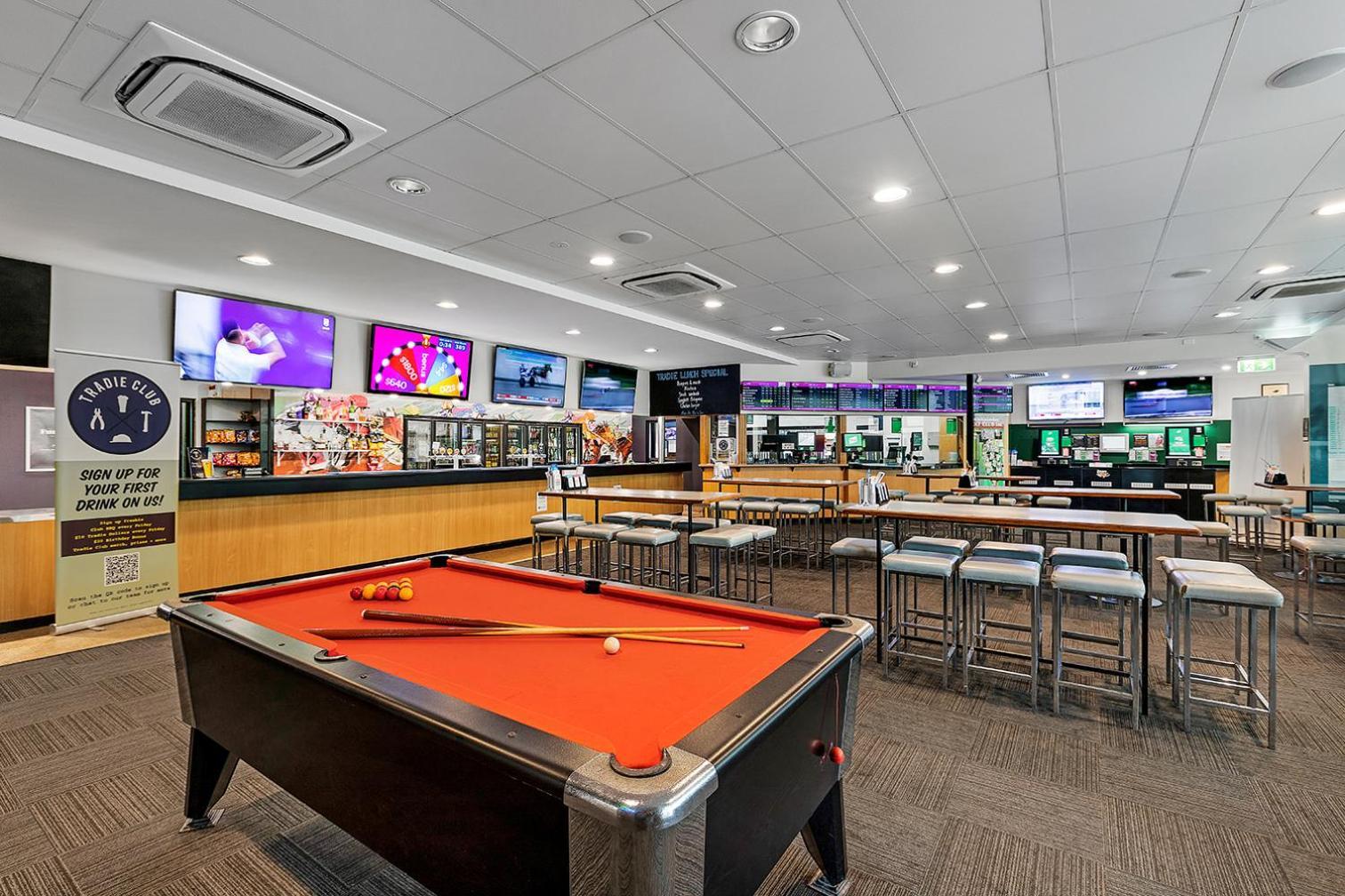 איירלי ביץ' Reef Gateway Hotel מראה חיצוני תמונה