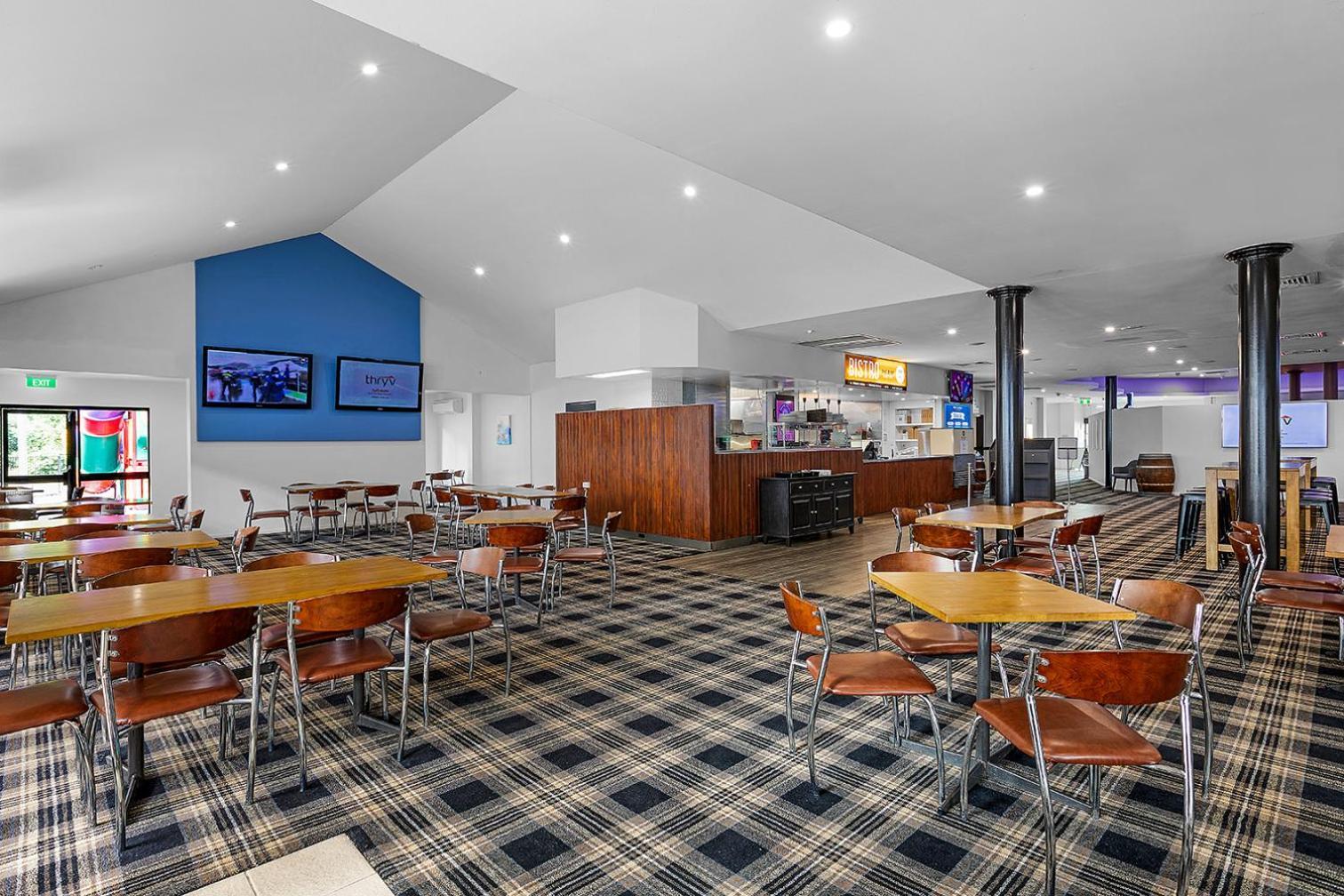 איירלי ביץ' Reef Gateway Hotel מראה חיצוני תמונה